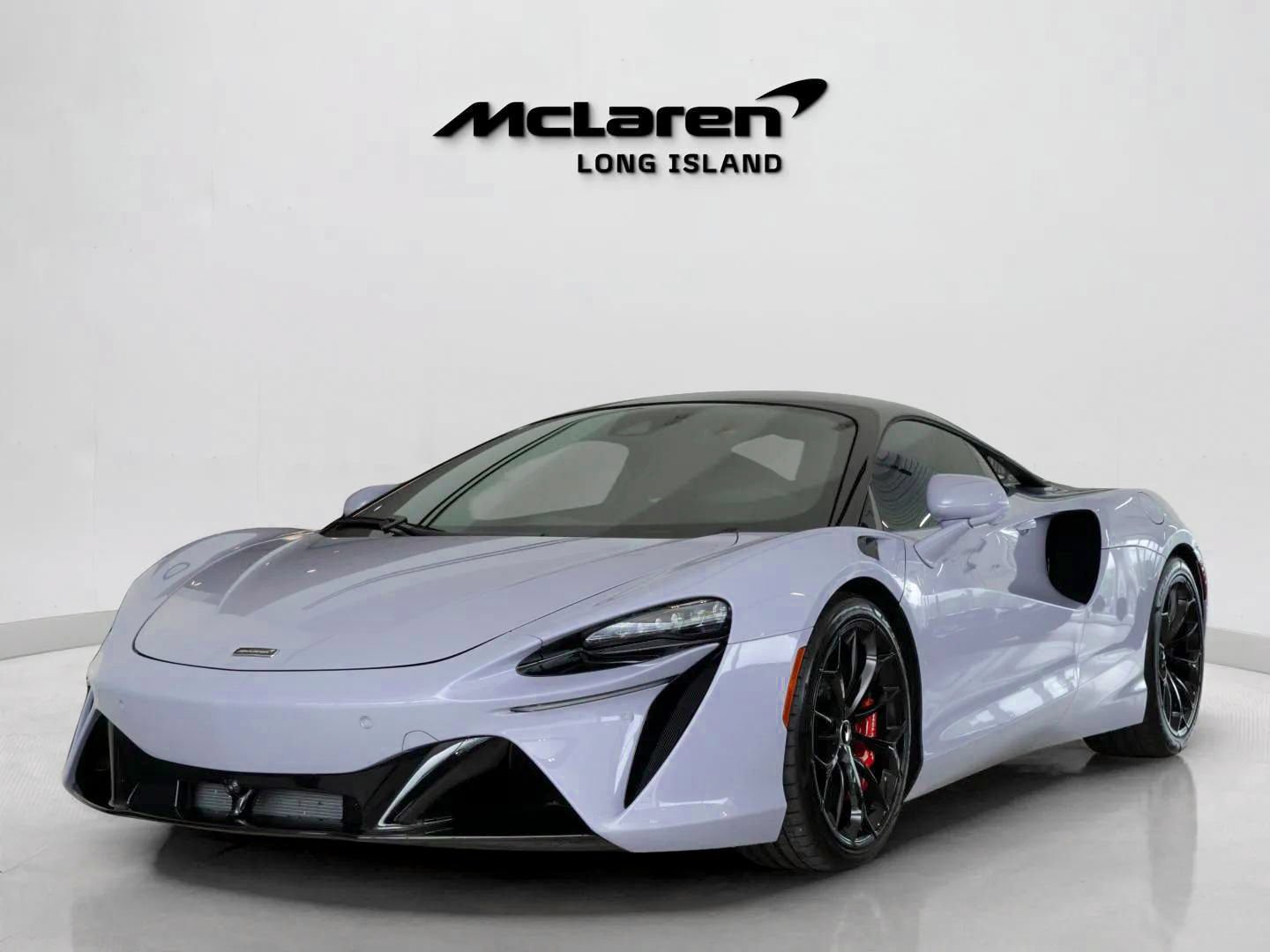Used 2023 McLaren Artura RWD image 2