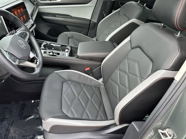 Certified 2023 GMC Acadia SLT w/ Preferred Package image 16