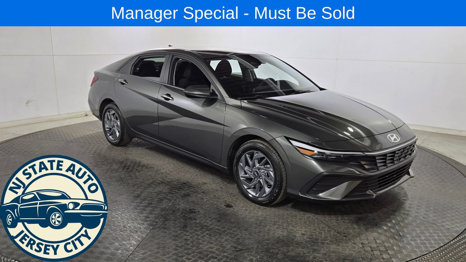 Used 2024 Hyundai Elantra Blue FWD image 1