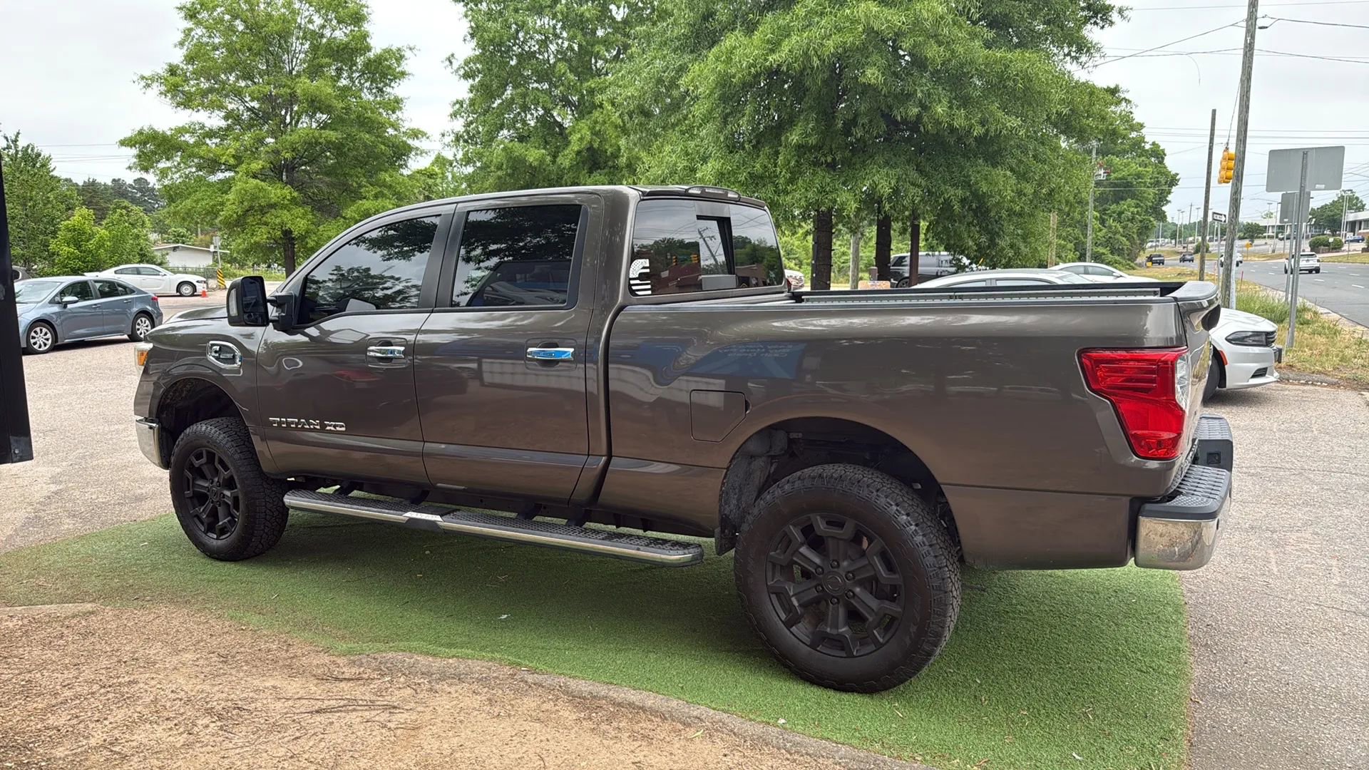 Used 2016 Nissan Titan SV RWD image 4