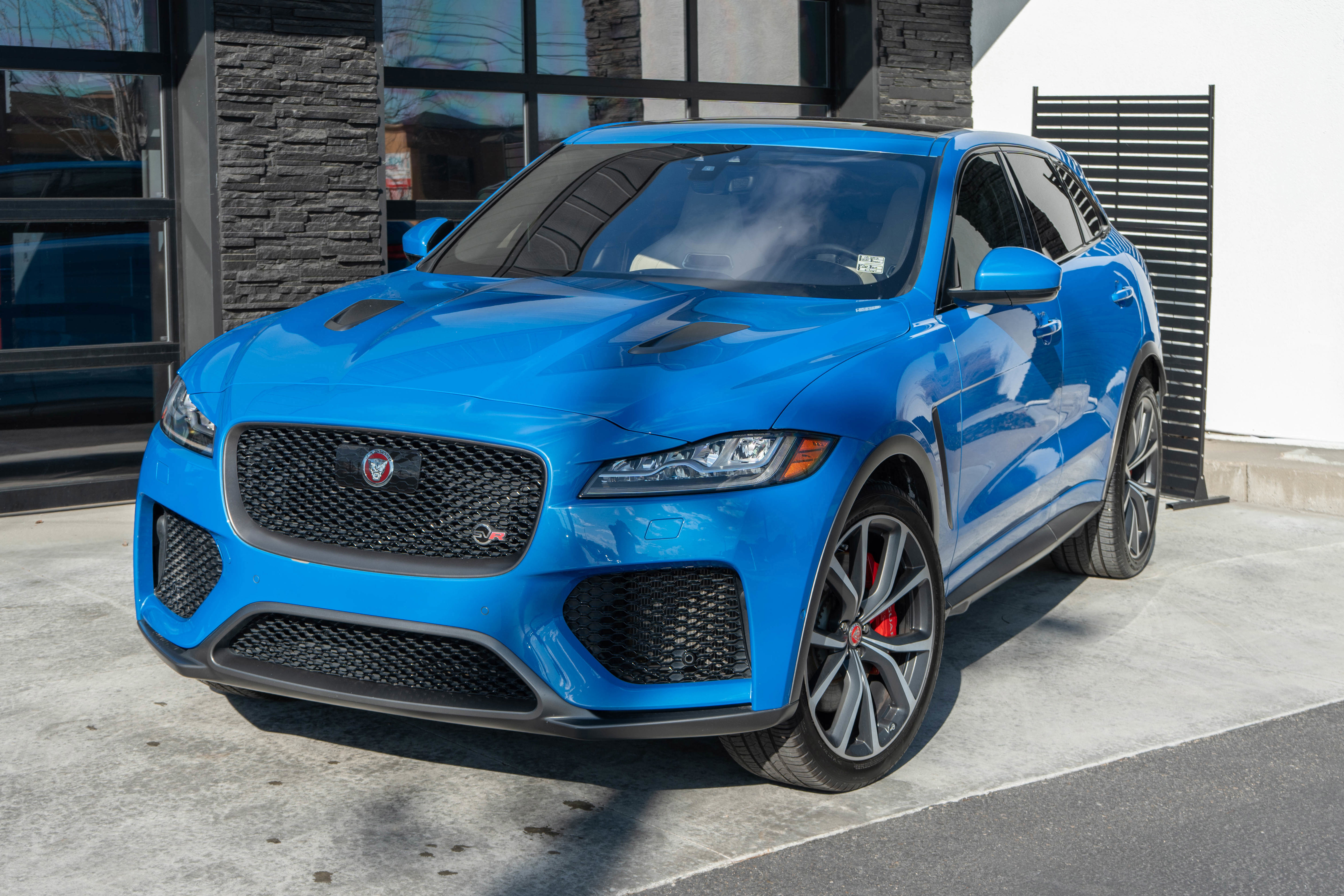 Used 2020 Jaguar F-PACE SVR image 7