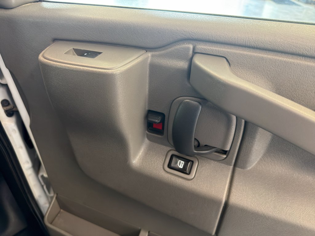Used 2018 Chevrolet Express 2500 w/ Driver Convenience Package RWD image 13