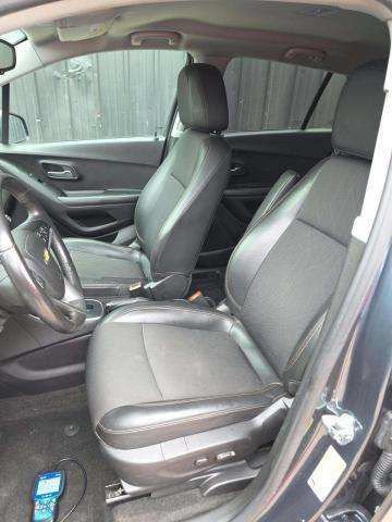 Used 2022 Chevrolet Trax LT w/ LT Convenience Package AWD/4WD image 34
