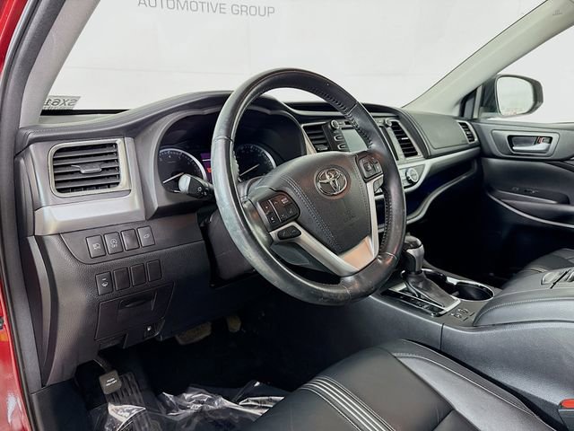 Used 2017 Toyota Highlander SE image 9