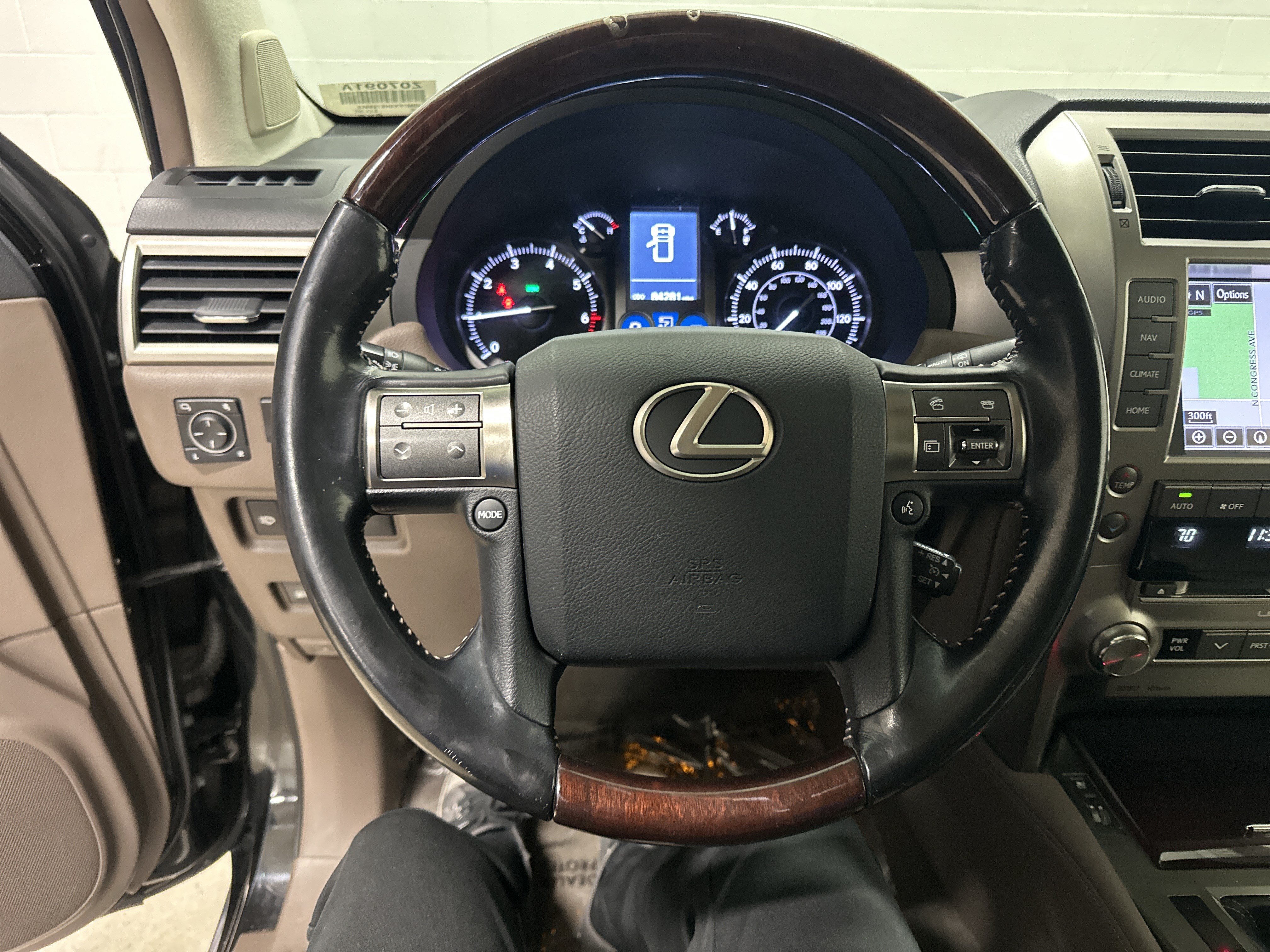 Used 2017 Lexus GX 460 AWD/4WD image 18