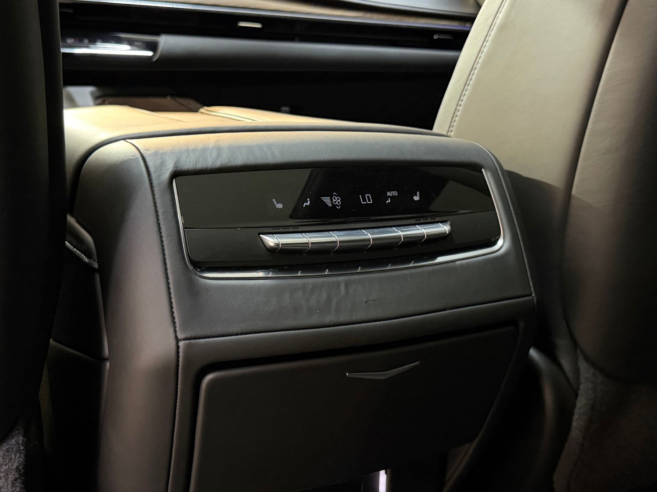 Certified 2024 Cadillac Escalade Sport Platinum w/ LPO, ONYX Package image 48