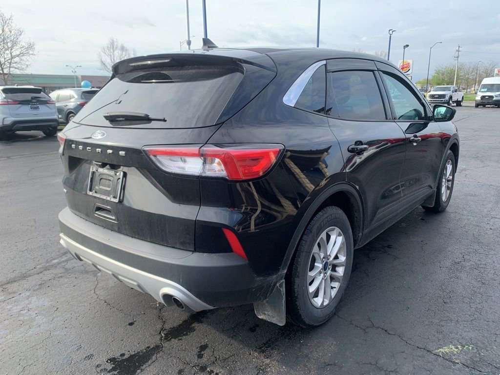 Used 2022 Ford Escape SE w/ Cold Weather Package image 3