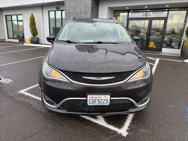 Used 2019 Chrysler Pacifica Touring-L image 2