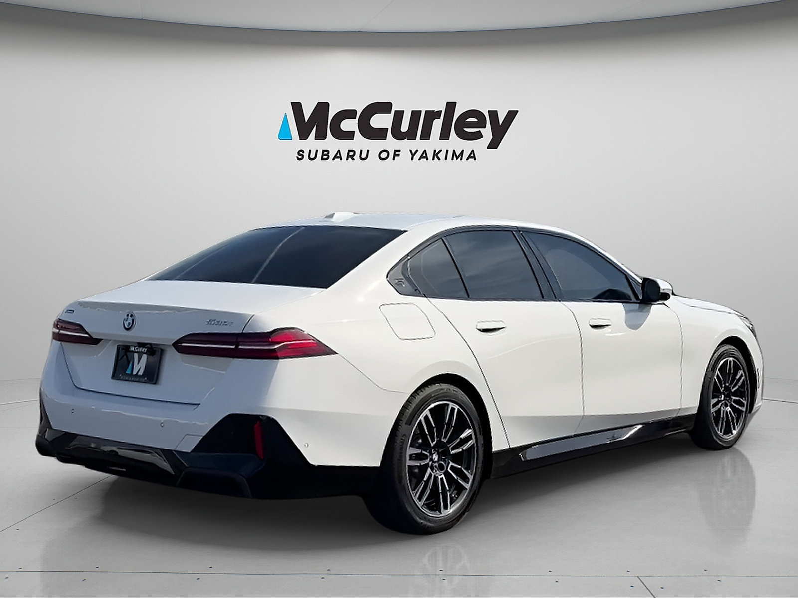 Used 2025 BMW 530i xDrive w/ M Sport Package AWD/4WD image 6
