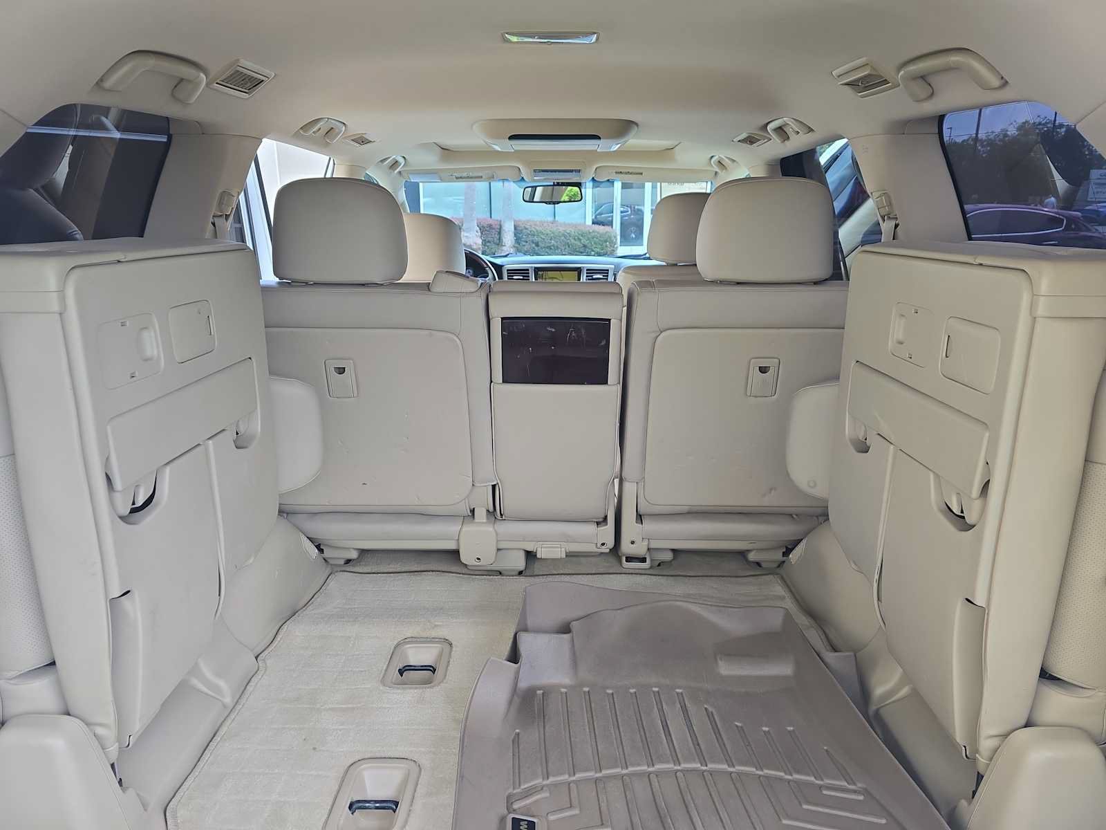 Used 2011 Lexus LX 570 4WD w/ Luxury Pkg image 10