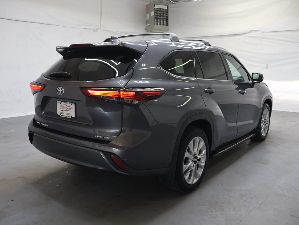 Used 2024 Toyota Highlander Limited FWD image 7