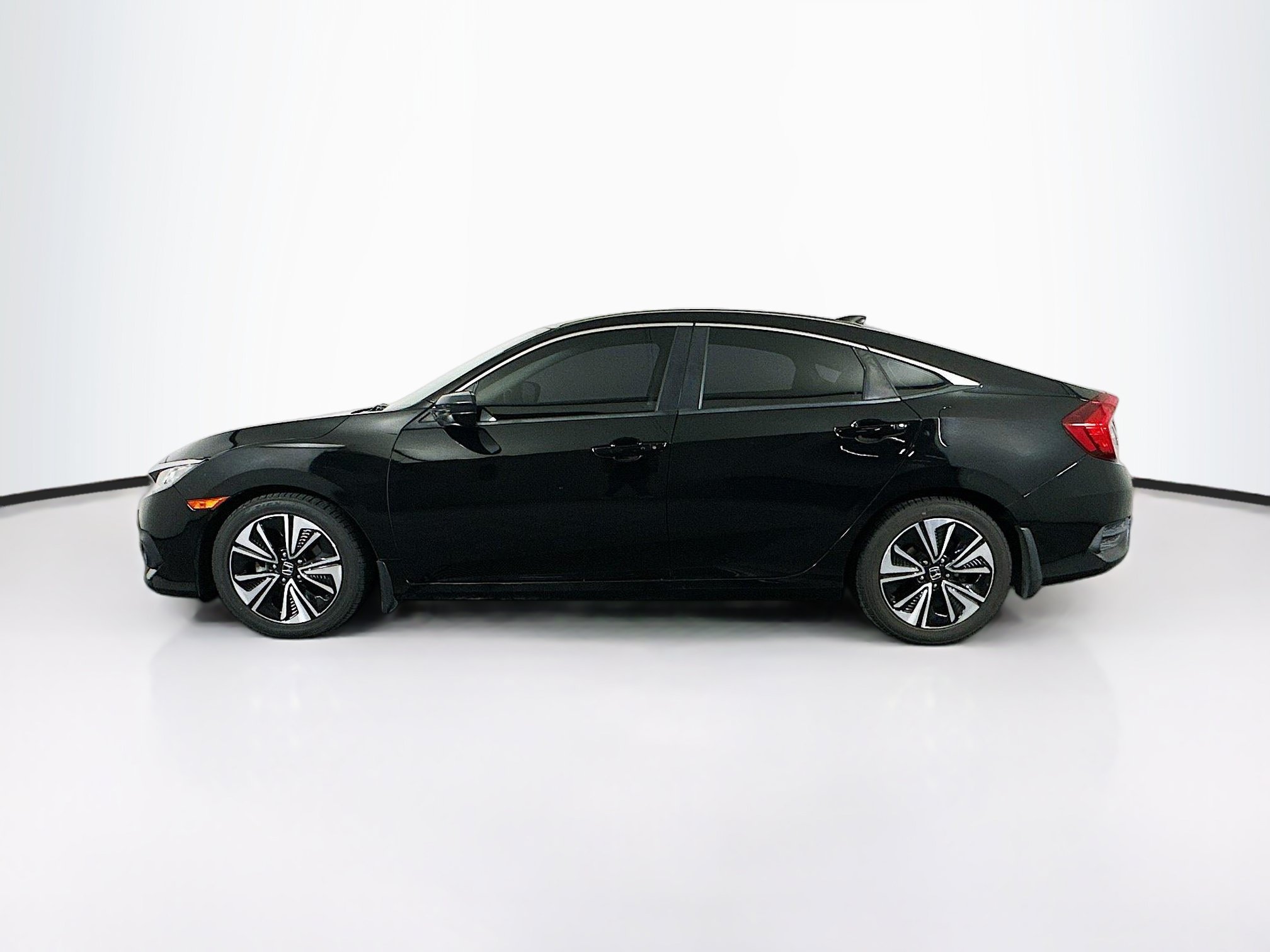 Used 2018 Honda Civic EX-L image 4