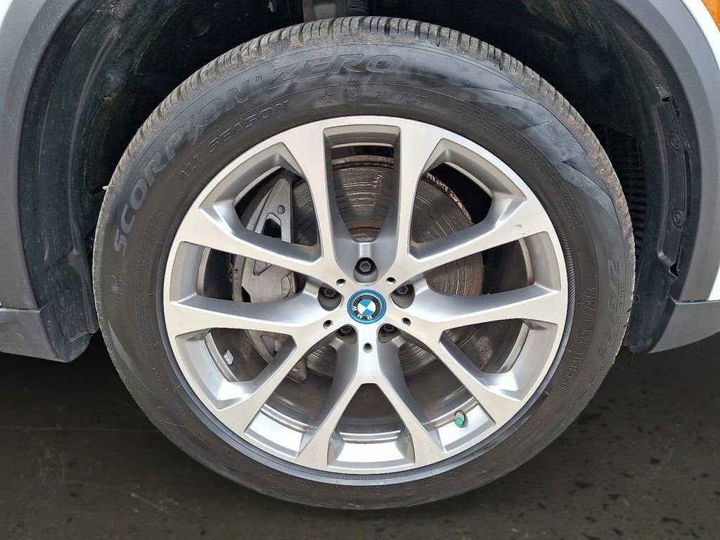 Used 2025 BMW X5 xDrive50e w/ Climate Comfort Package image 9