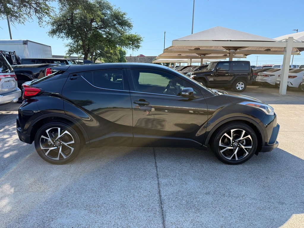 Used 2019 Toyota C-HR Limited FWD image 8