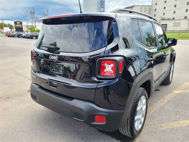 Used 2023 Jeep Renegade Latitude w/ Premium Group image 7