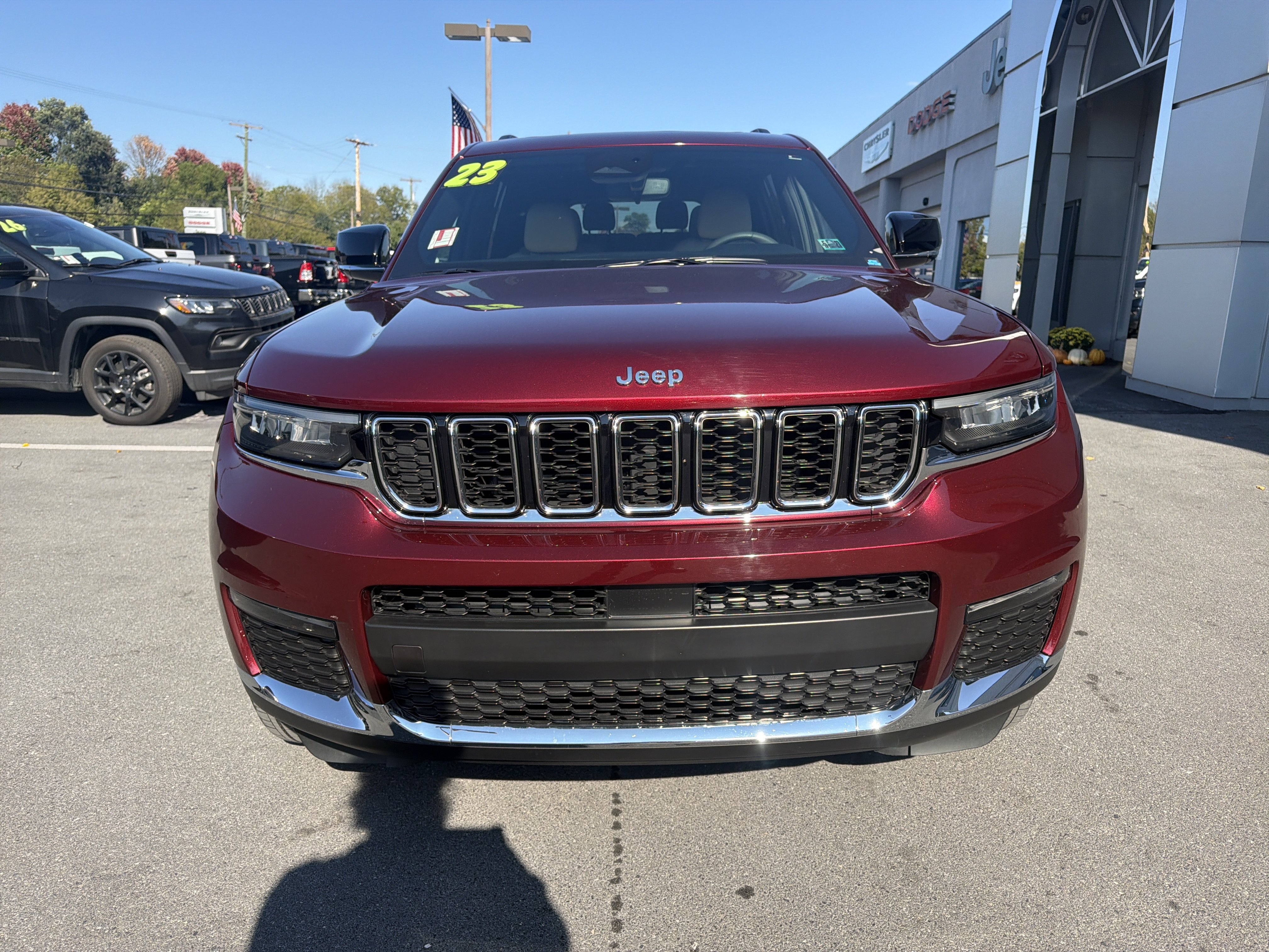 Used 2023 Jeep Grand Cherokee L Limited AWD/4WD image 9