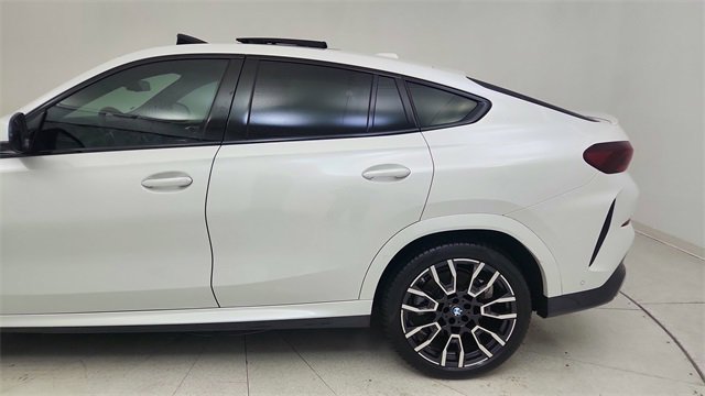 Used 2024 BMW X6 xDrive40i w/ Premium Package image 11