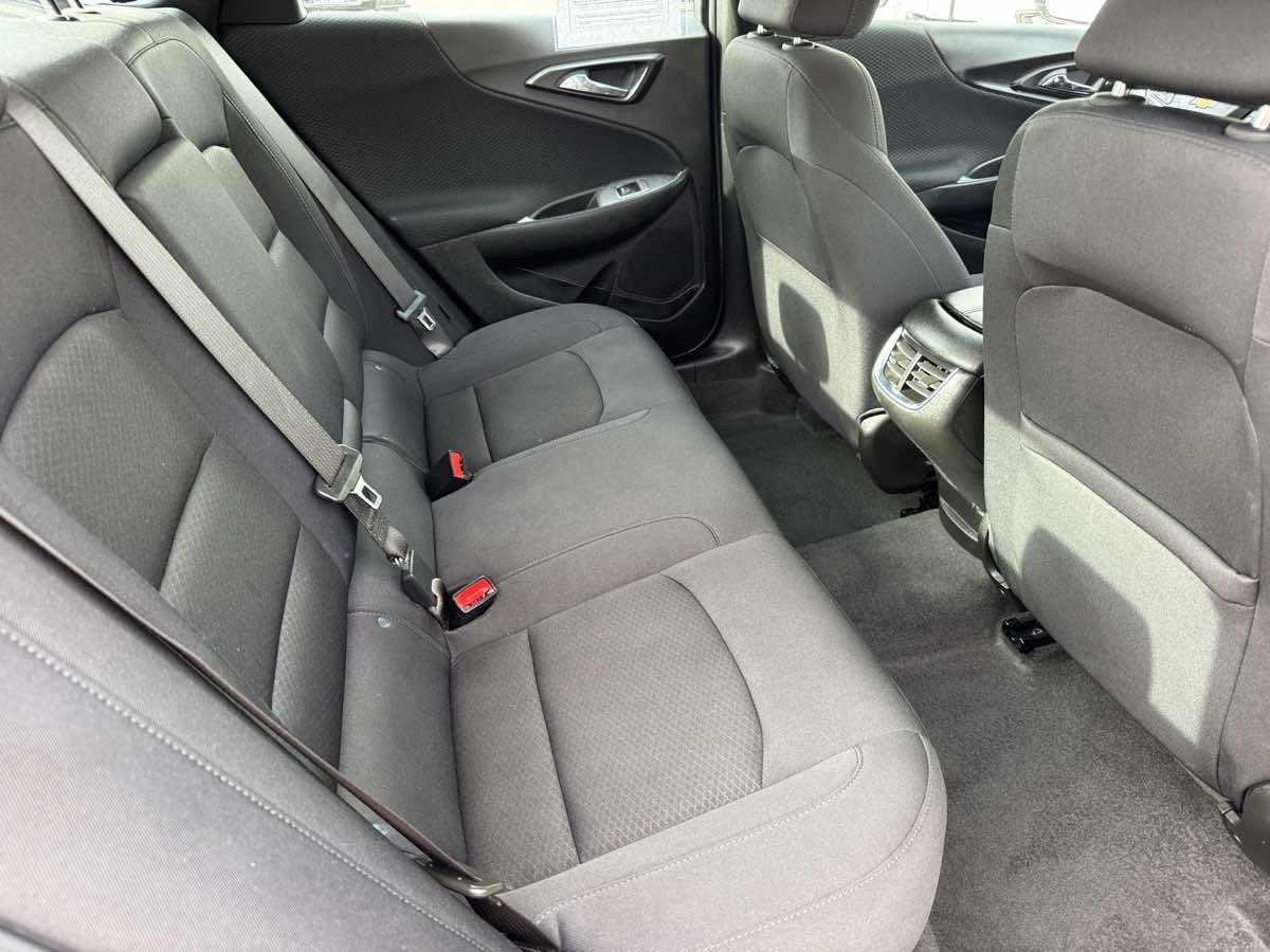 Used 2025 Chevrolet Malibu LT FWD image 17