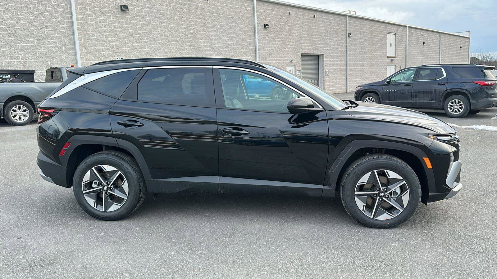 New 2025 Hyundai Tucson SEL image 3