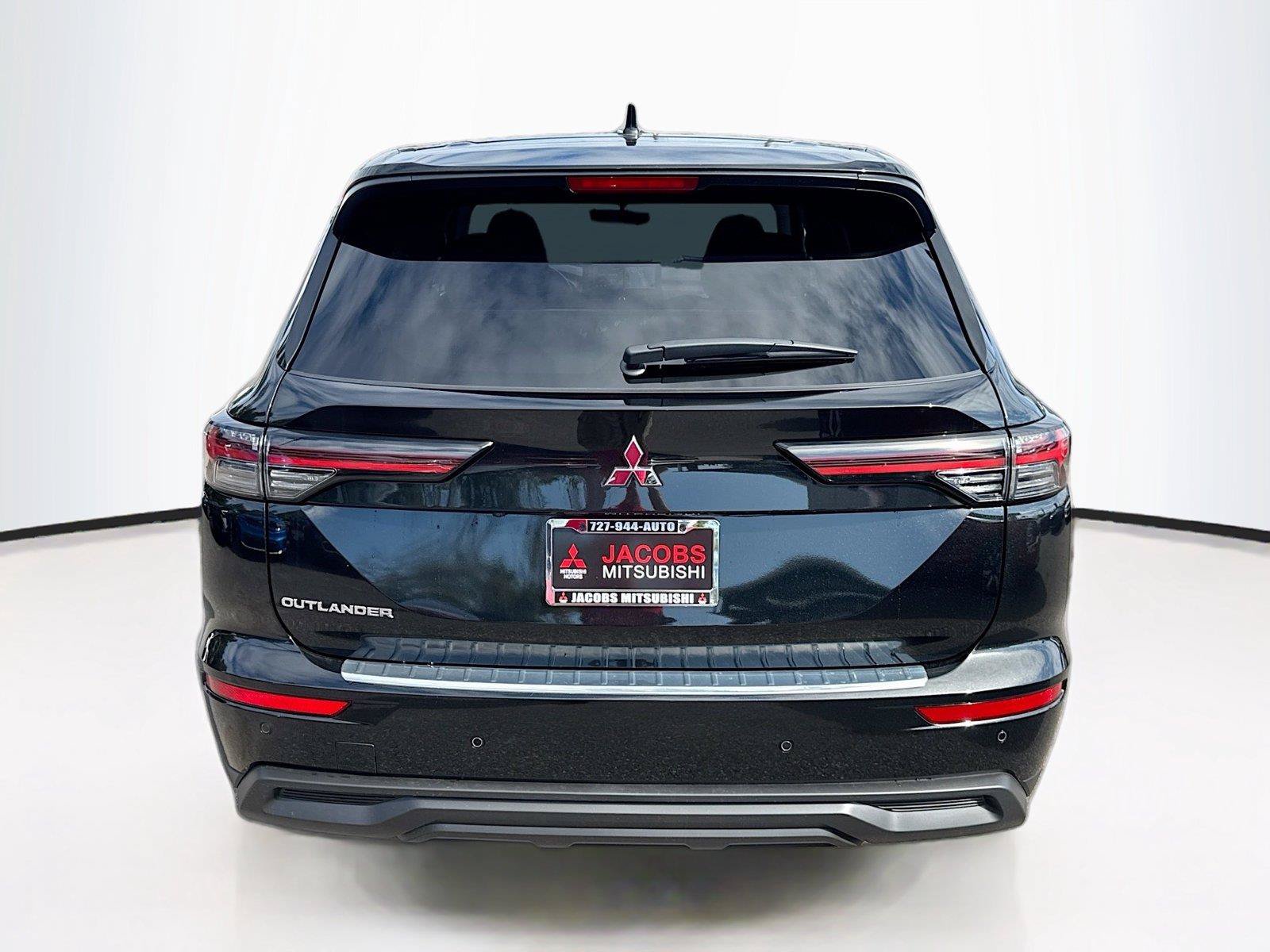 Used 2026 Mitsubishi Outlander ES FWD image 5
