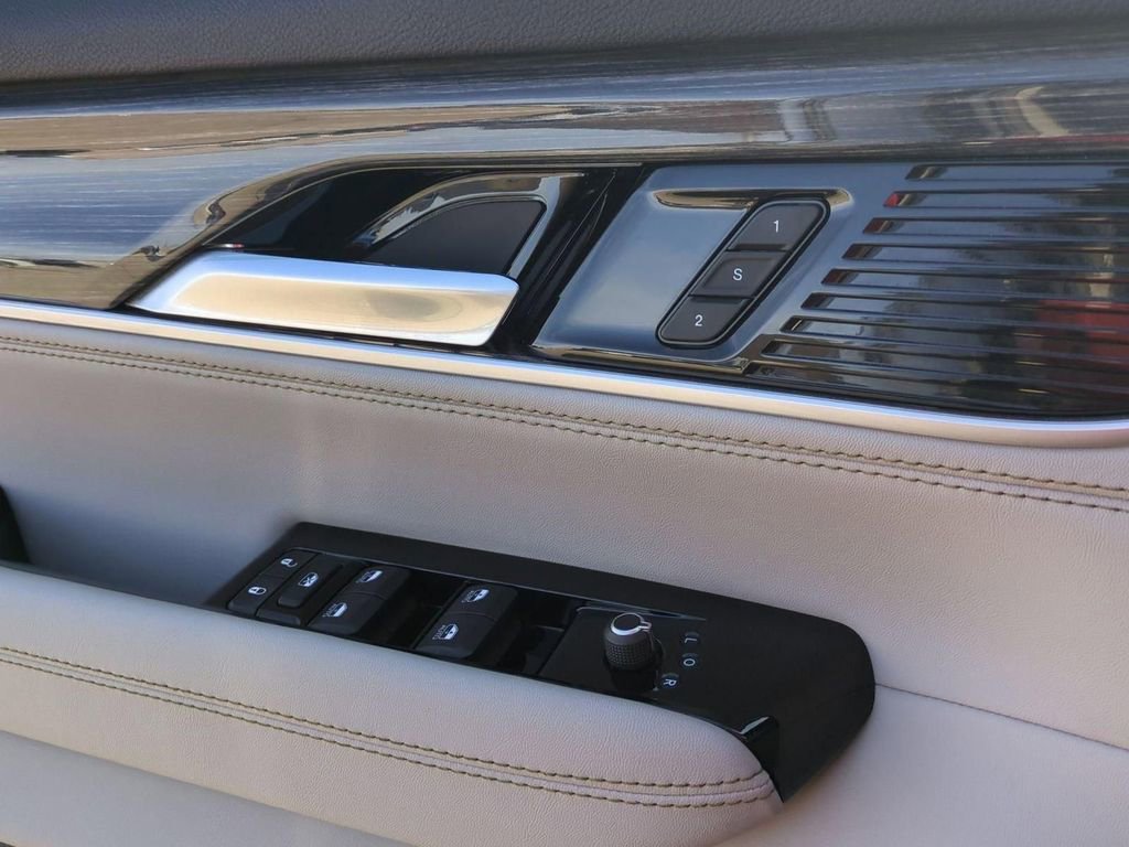 Used 2022 Jeep Wagoneer Series III w/ Premium Group I image 14