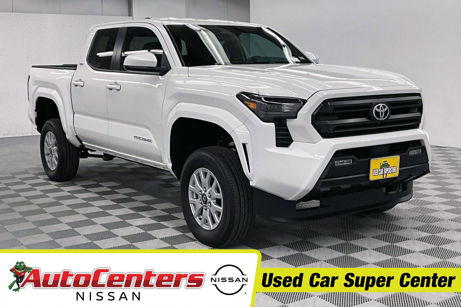 Used 2025 Toyota Tacoma SR5 AWD/4WD image 1