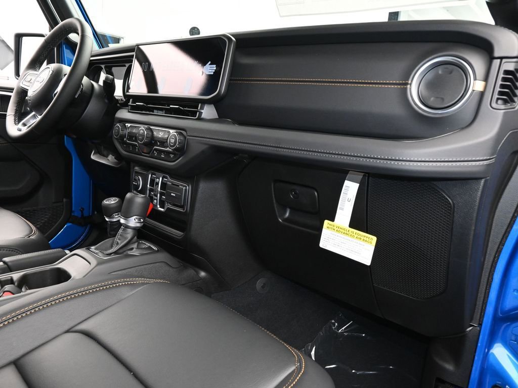 Used 2025 Jeep Wrangler Unlimited Sahara AWD/4WD image 44