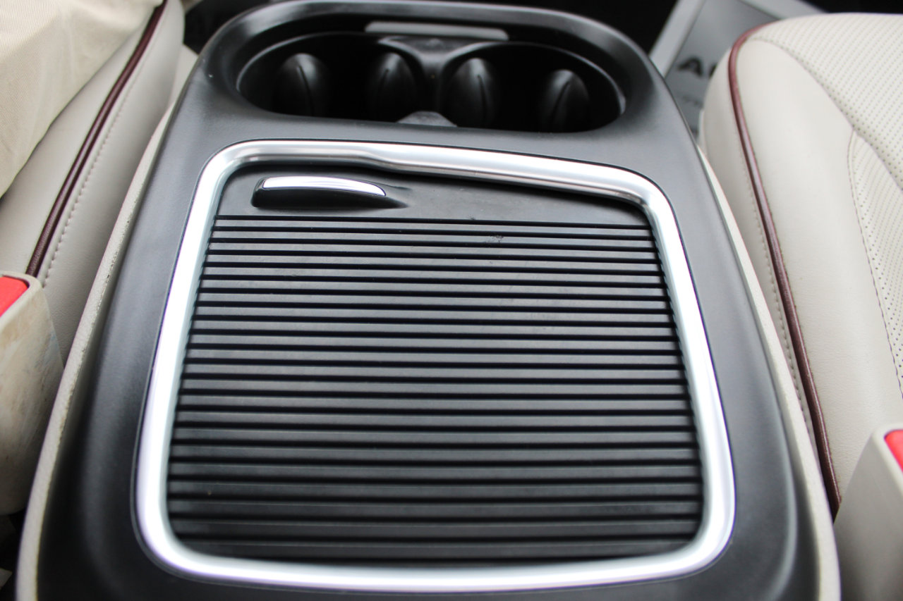 Used 2018 Chrysler Pacifica Limited image 26