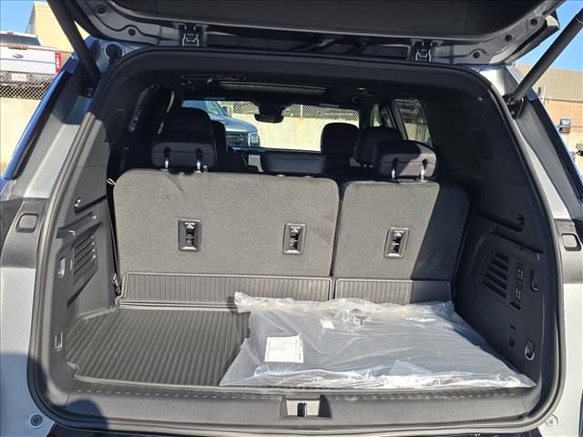 New 2026 Chevrolet Traverse High Country image 17