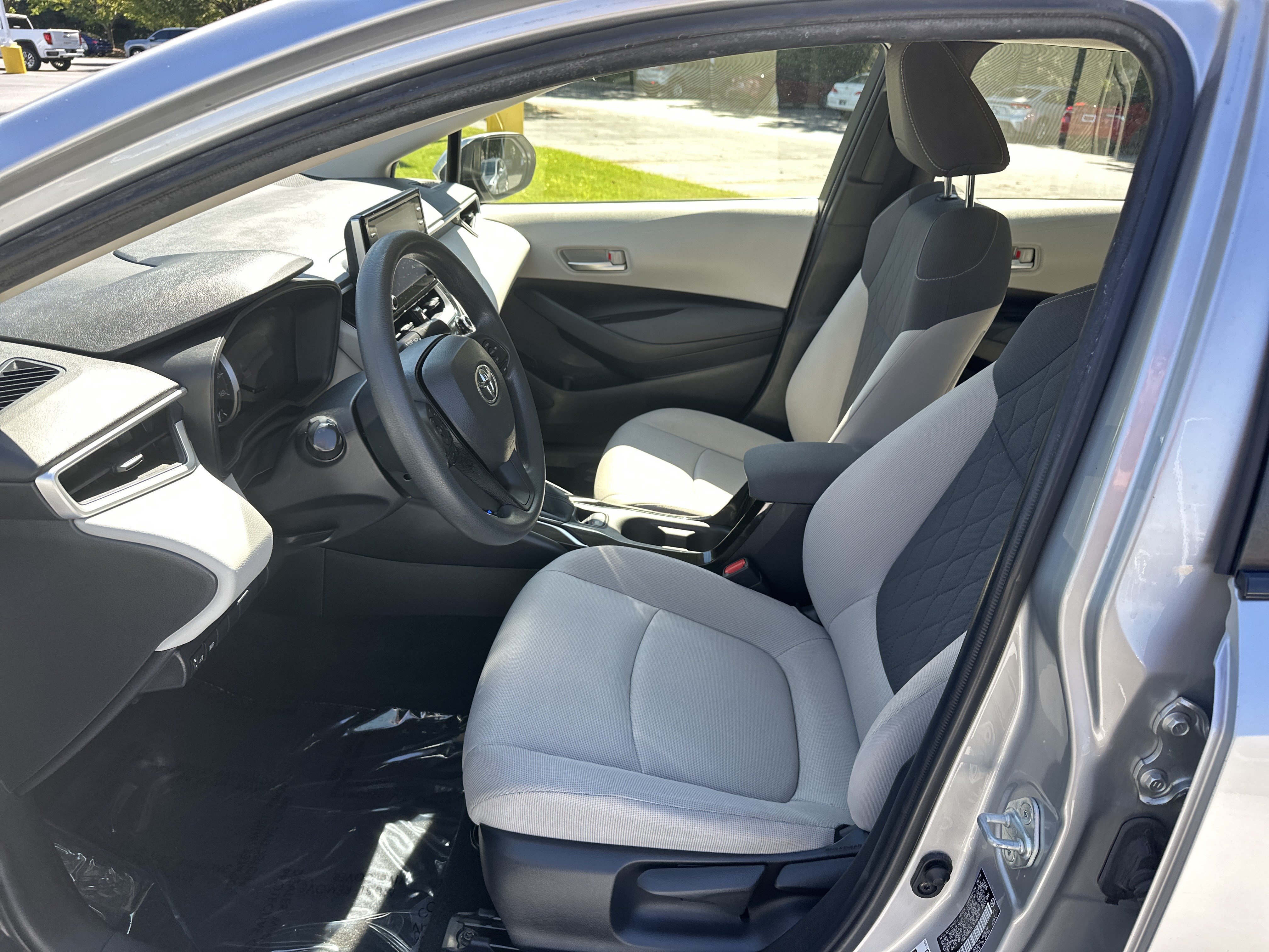 Used 2020 Toyota Corolla LE FWD image 16