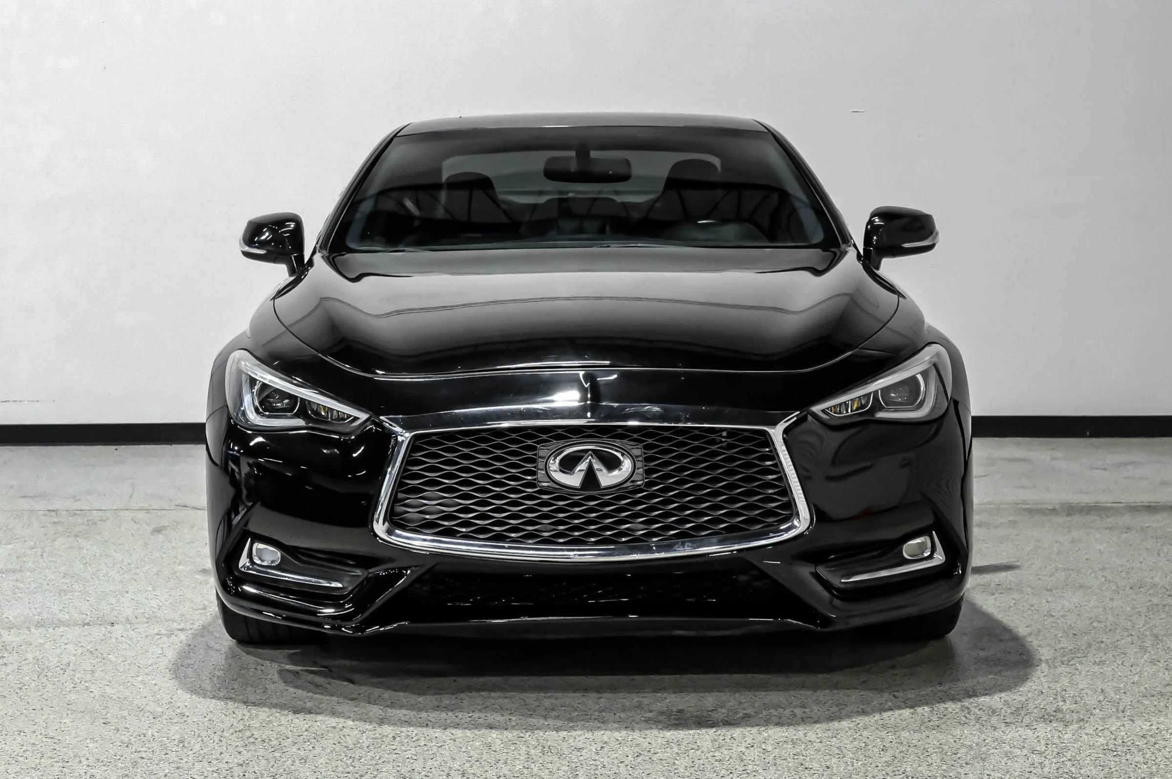 Used 2017 INFINITI Q60 Red Sport 400 RWD image 3