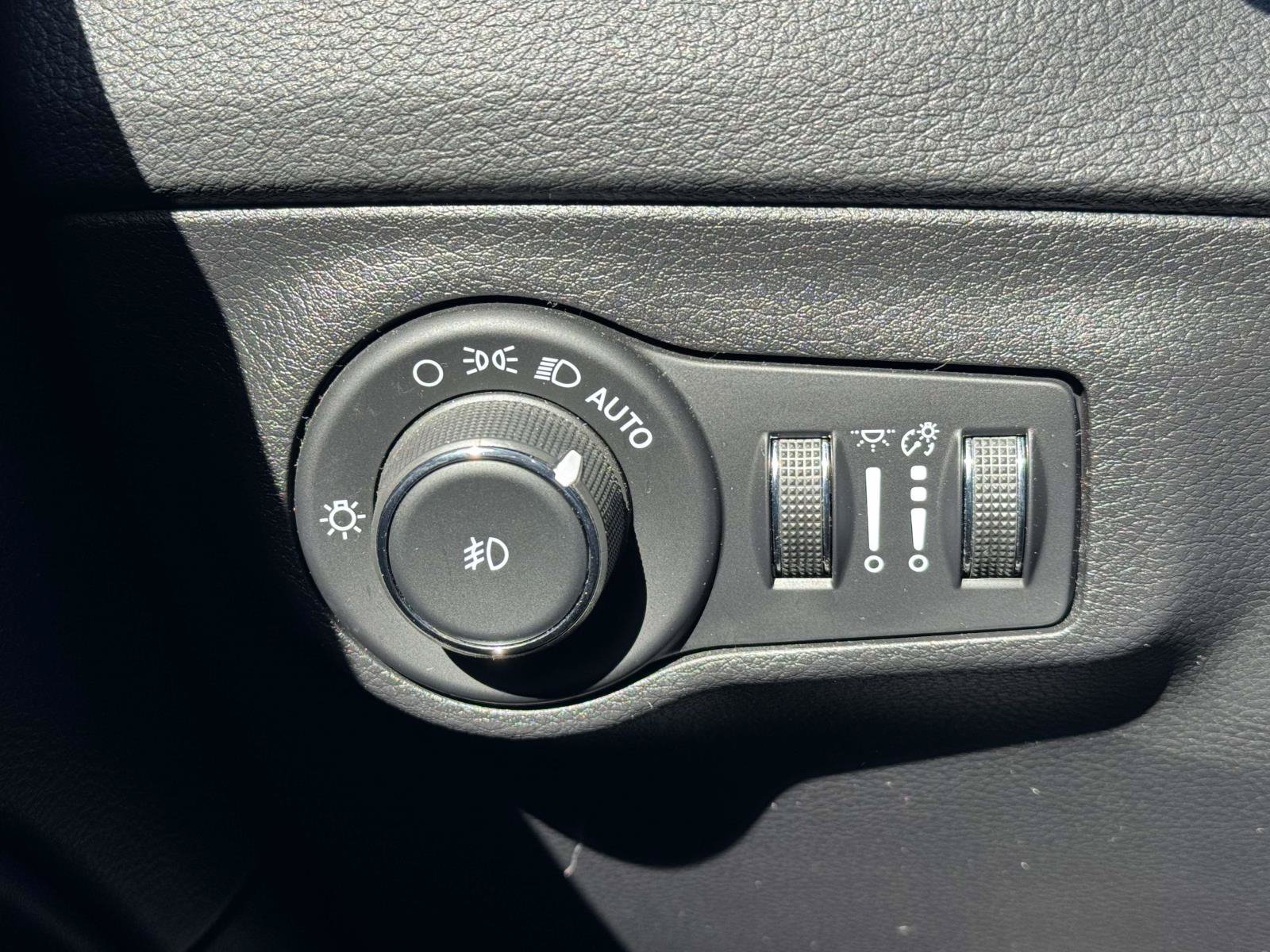 Used 2021 Jeep Compass Limited w/ Sun and Sound Group AWD/4WD image 24