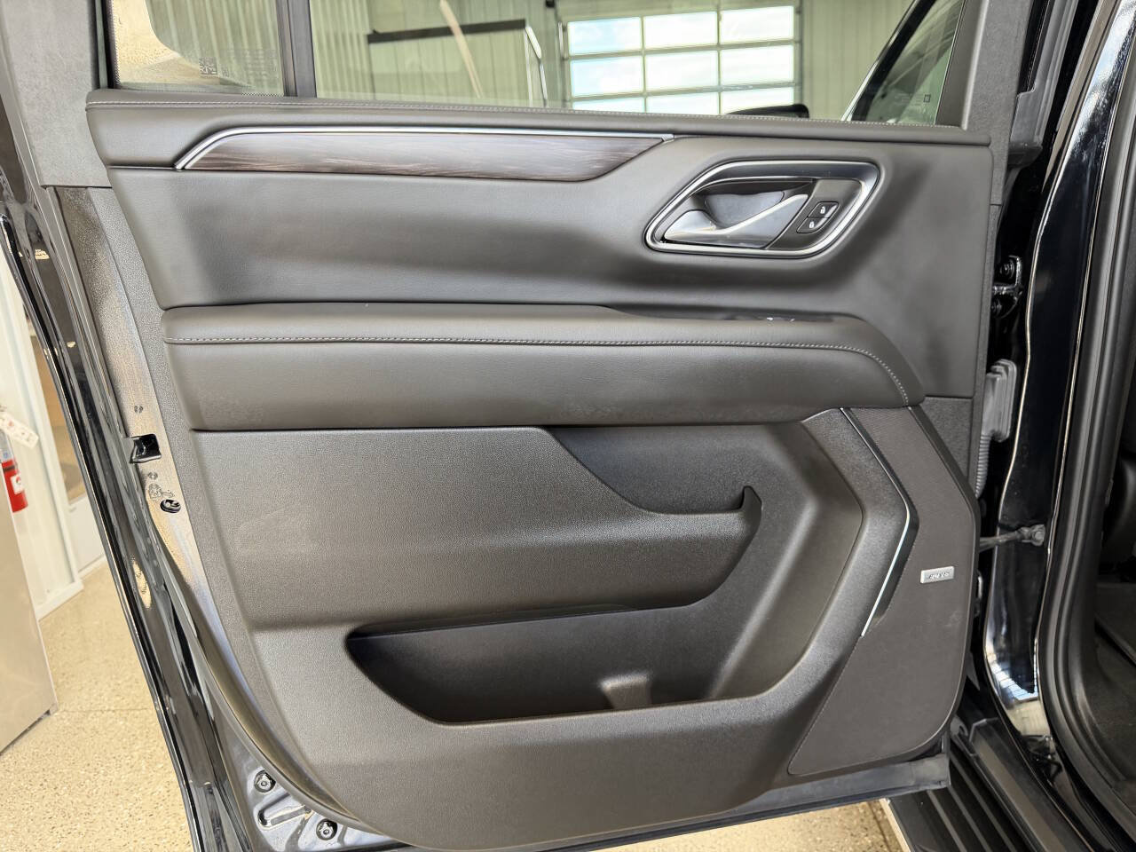 Used 2024 Chevrolet Suburban LT w/ Luxury Package AWD/4WD image 28