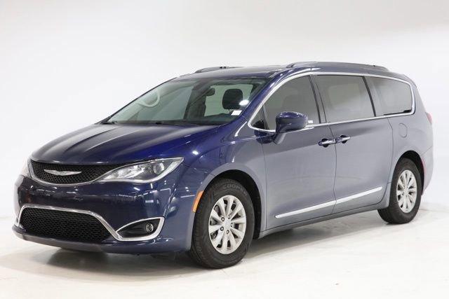 Used 2017 Chrysler Pacifica Touring-L FWD image 3