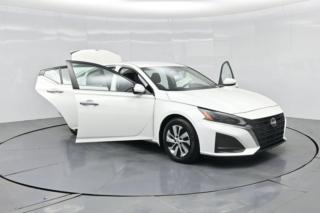 Used 2023 Nissan Altima 2.5 S FWD image 34