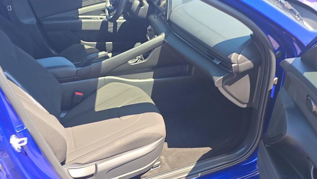 Certified 2025 Hyundai Elantra Sport FWD image 13