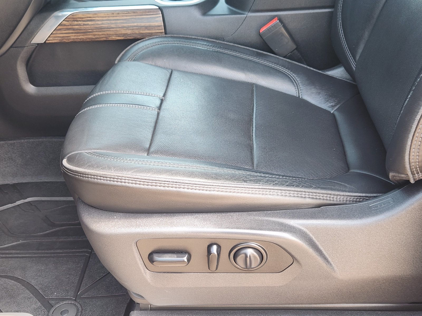 Used 2019 Chevrolet Silverado 1500 High Country AWD/4WD image 27