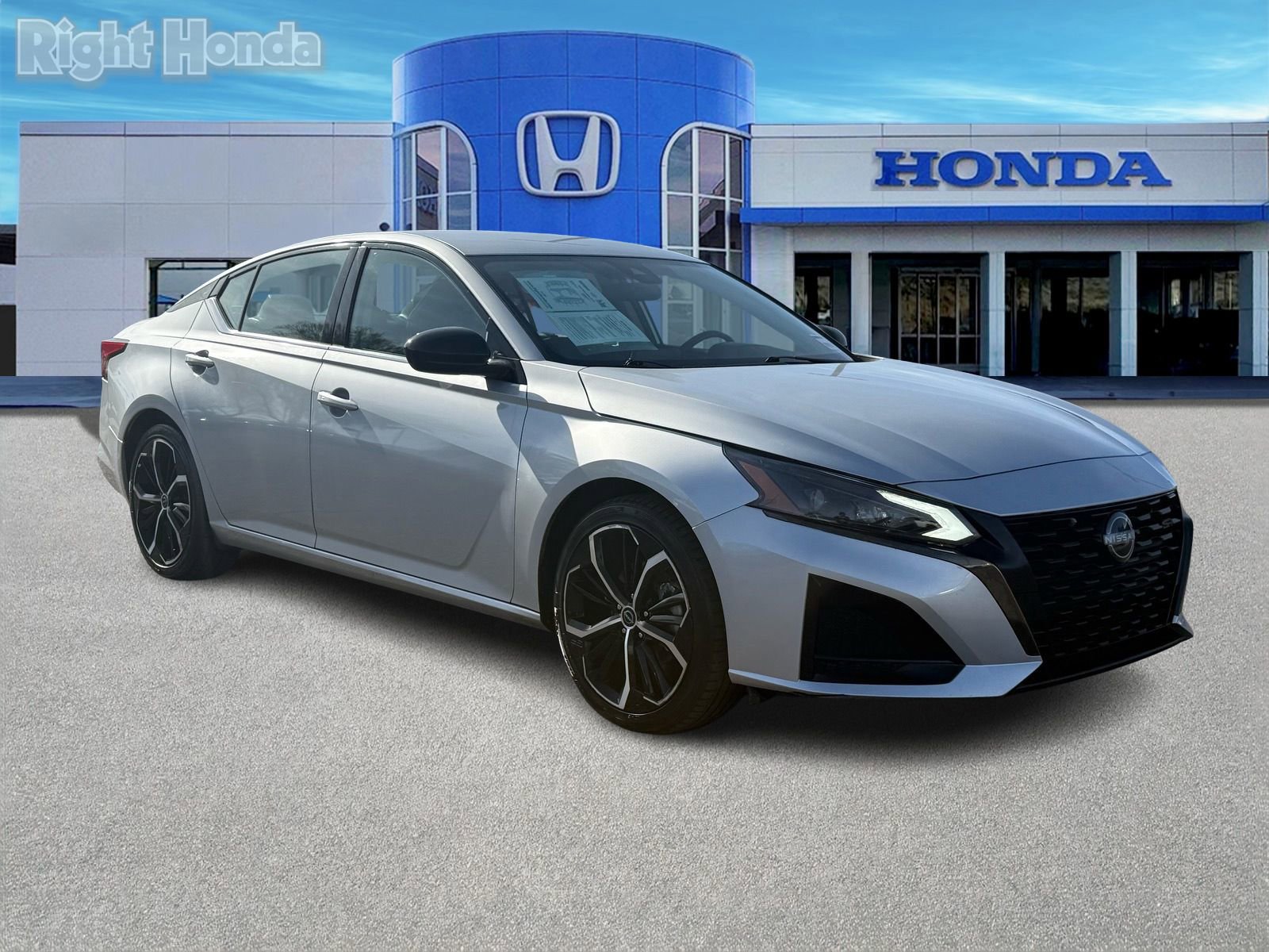 Used 2024 Nissan Altima 2.5 SR image 9