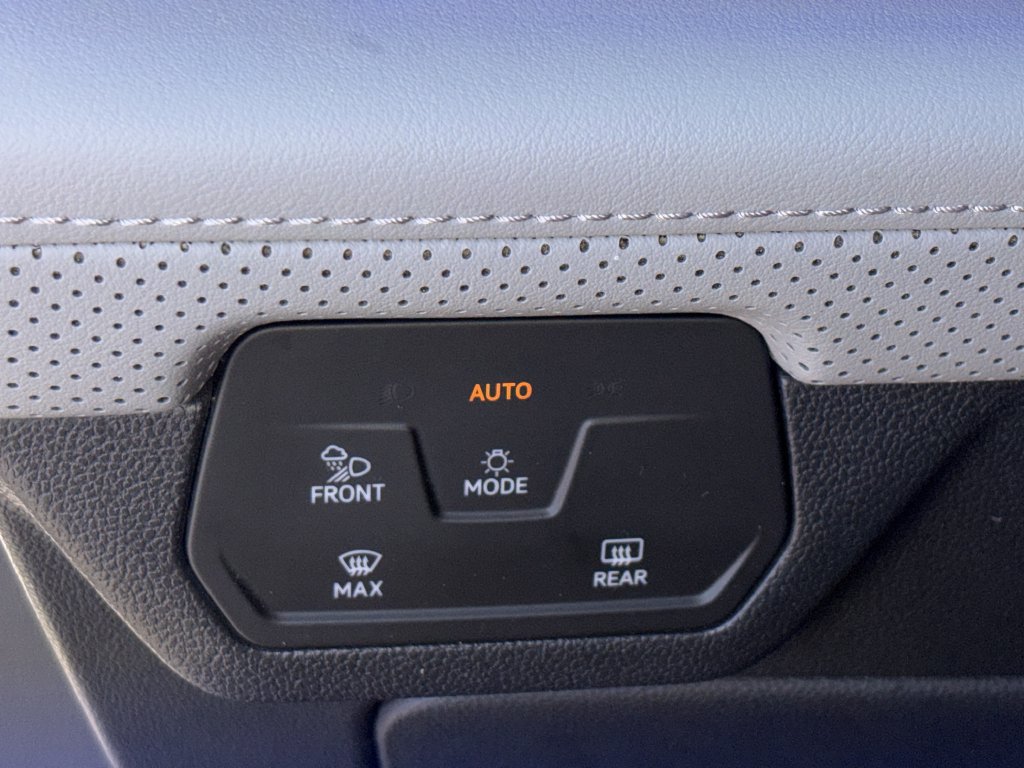 Certified 2025 Volkswagen Atlas Peak Edition SE AWD/4WD image 13