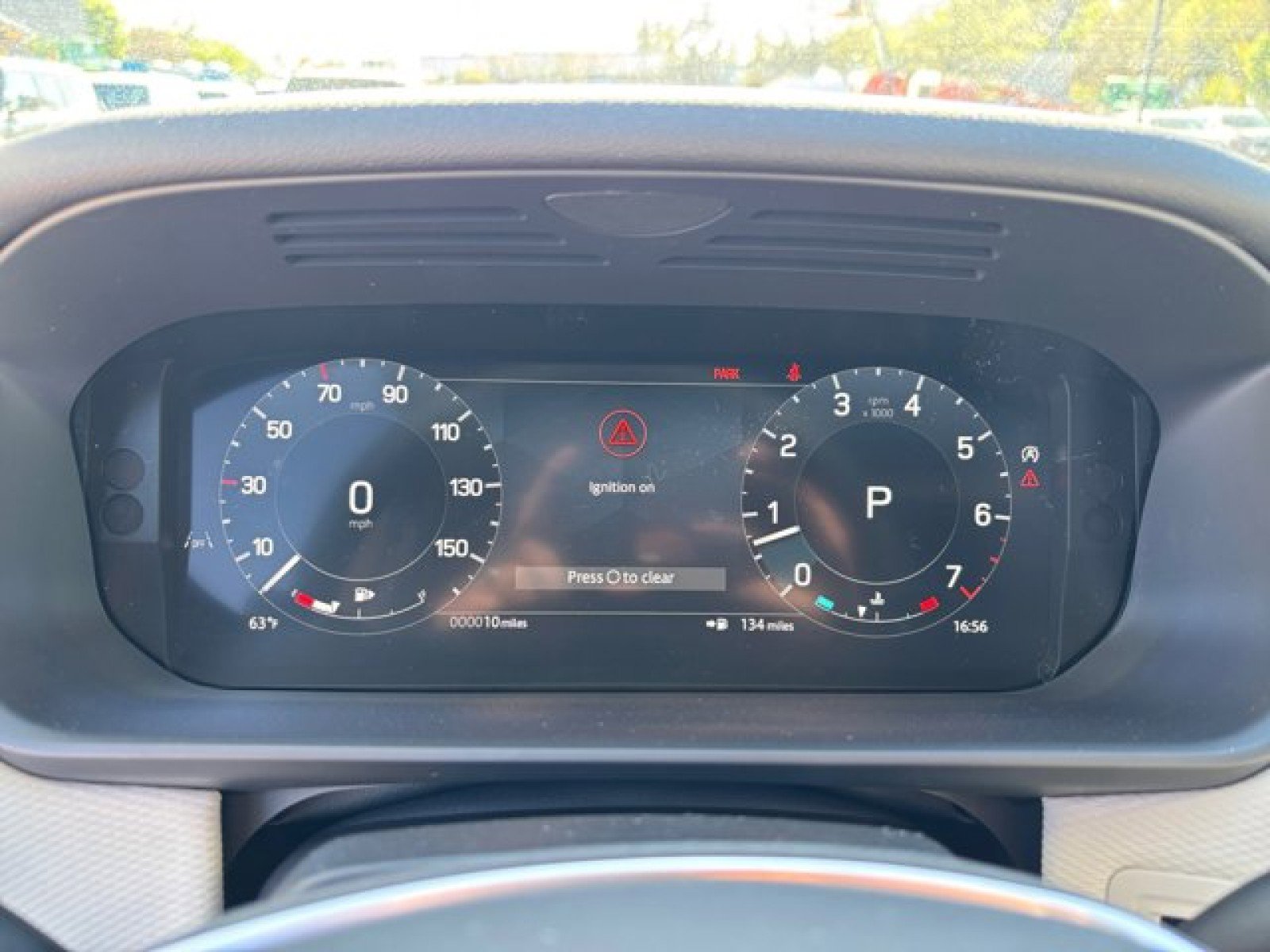 New 2025 Land Rover Discovery Dynamic SE image 24