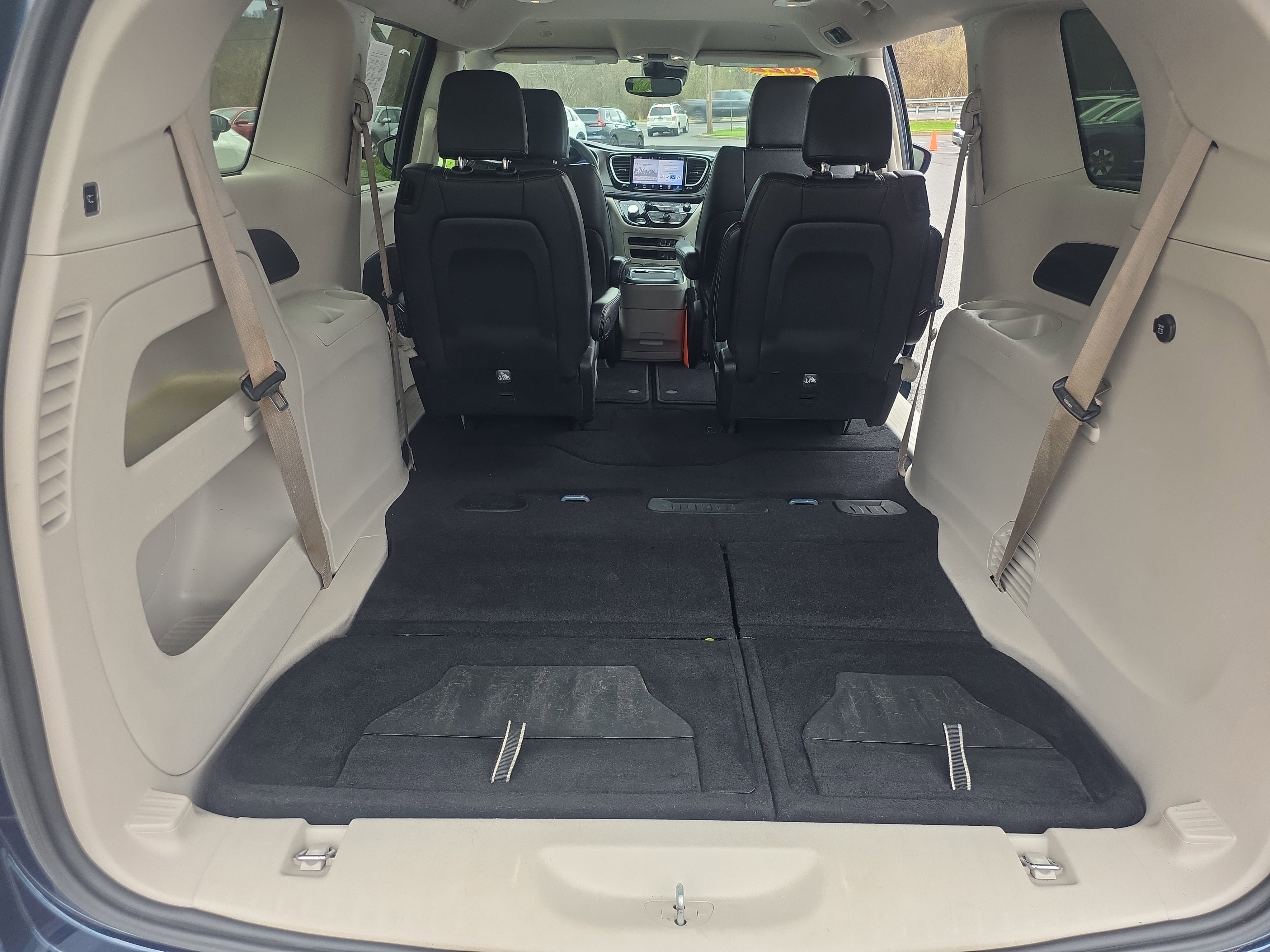 Used 2022 Chrysler Pacifica Touring-L image 19