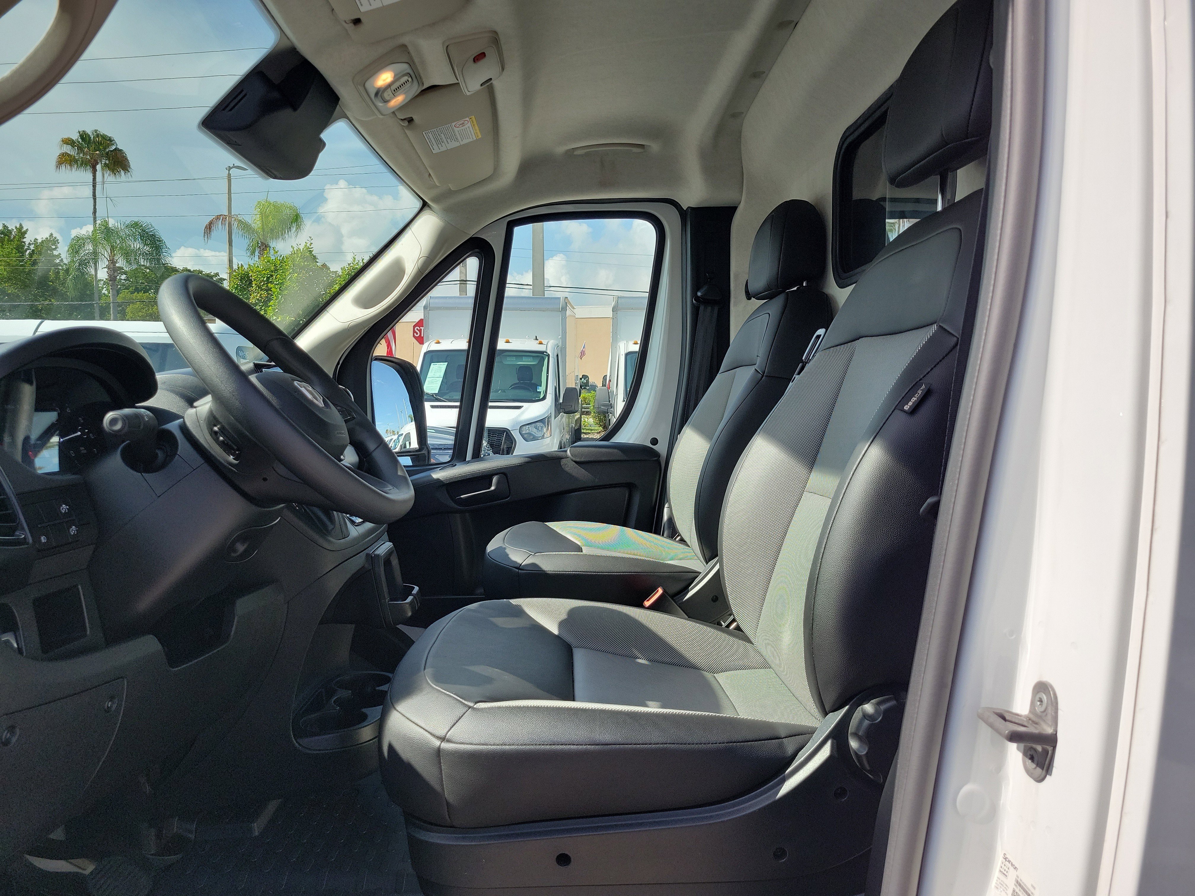 Used 2025 RAM ProMaster 2500 w/ Convenience Group FWD image 11