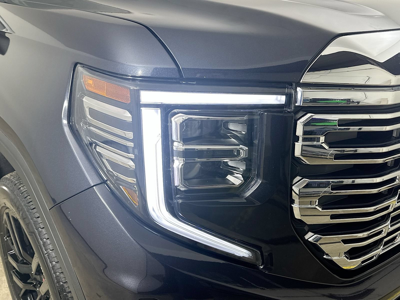 Used 2022 GMC Sierra 1500 Denali w/ Technology Package AWD/4WD image 10