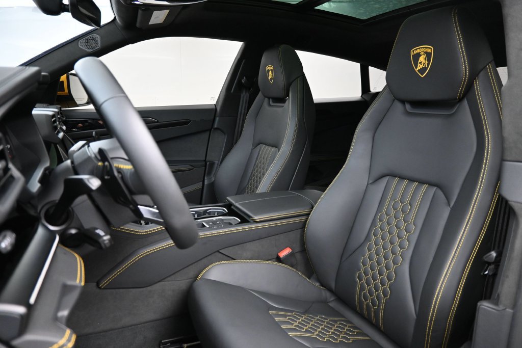 Used 2025 Lamborghini Urus SE AWD/4WD image 5