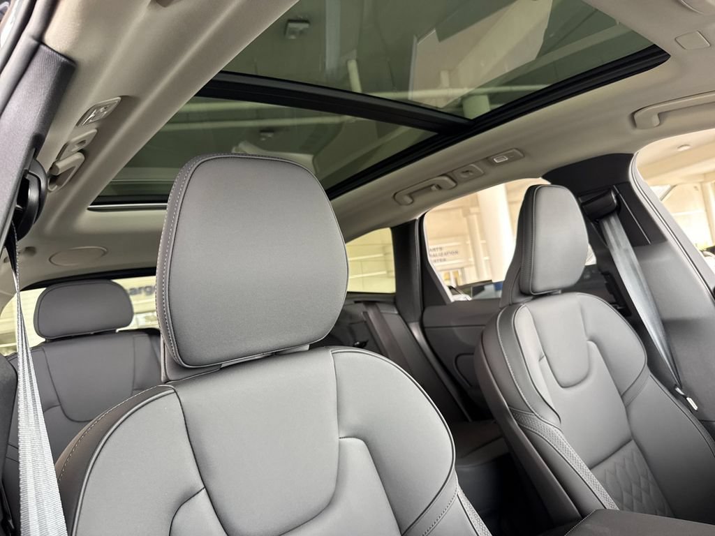 New 2026 Volvo XC60 B5 Plus w/ Climate Package AWD/4WD image 16