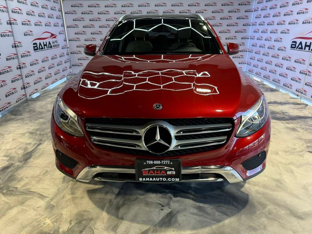 Used 2018 Mercedes-Benz GLC 300 4MATIC w/ Multimedia Package image 4