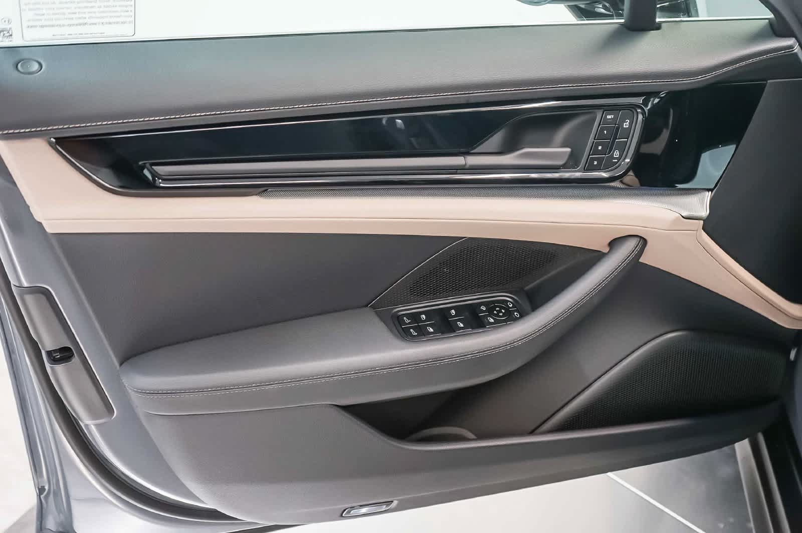Certified 2025 Porsche Panamera RWD image 27