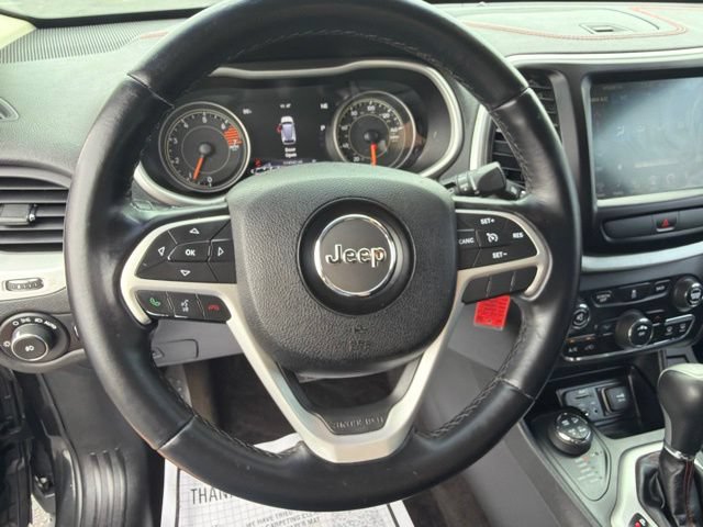 Used 2016 Jeep Cherokee Trailhawk AWD/4WD image 14
