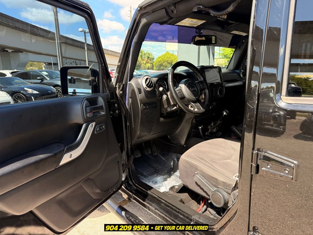 Used 2017 Jeep Wrangler Unlimited Rubicon w/ Connectivity Group AWD/4WD image 22