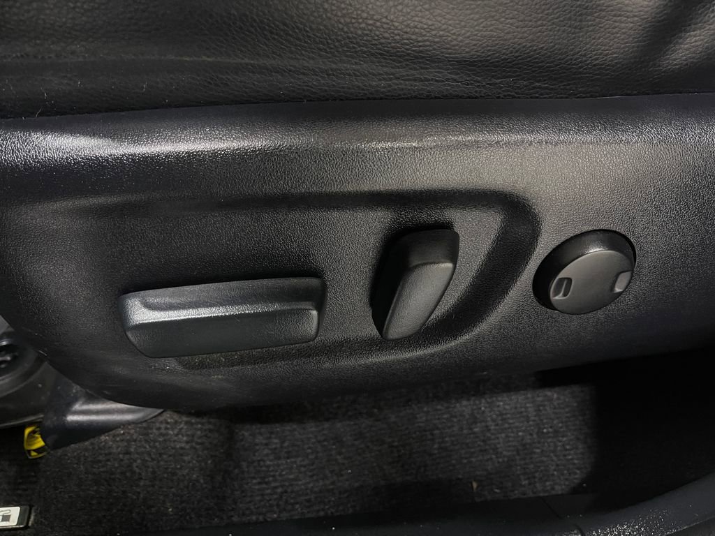 Used 2017 Toyota RAV4 Limited image 17